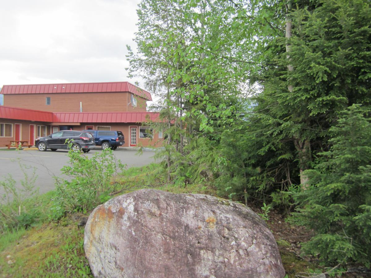 Saddle Mountain Lodge Blue River Exterior photo